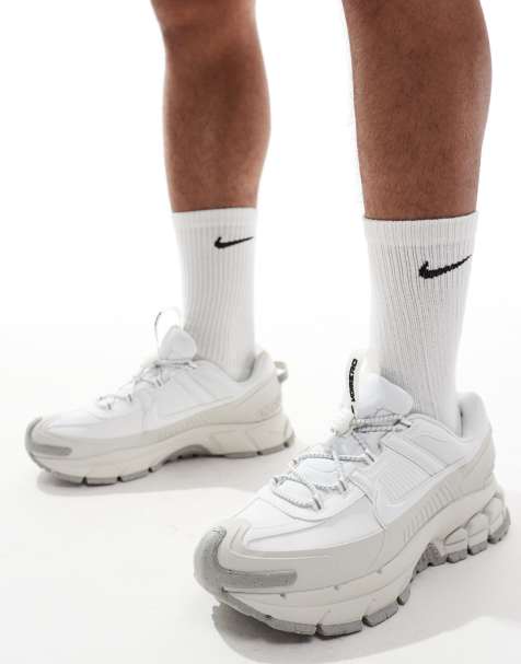 Zapatillas de deporte blancas y grises Zoom Vomero 5 Roam de Nike - view 1