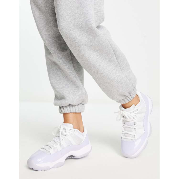 Zapatillas de deporte blancas y moradas Jordan Air 11 Retro de Nike | ASOS