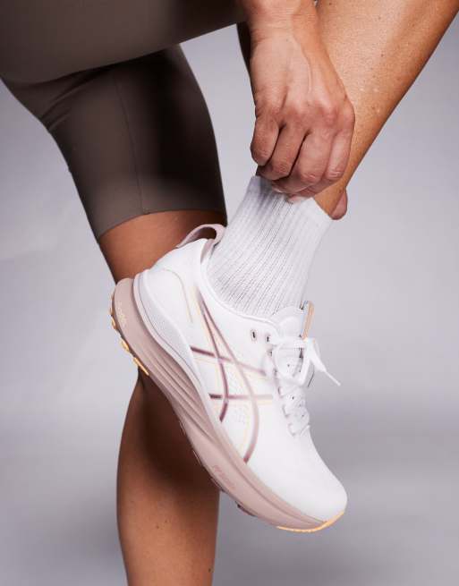 Zapatillas de deporte blancas y naranjas para correr Gel-Kayano 32 de Asics, 4 de 5