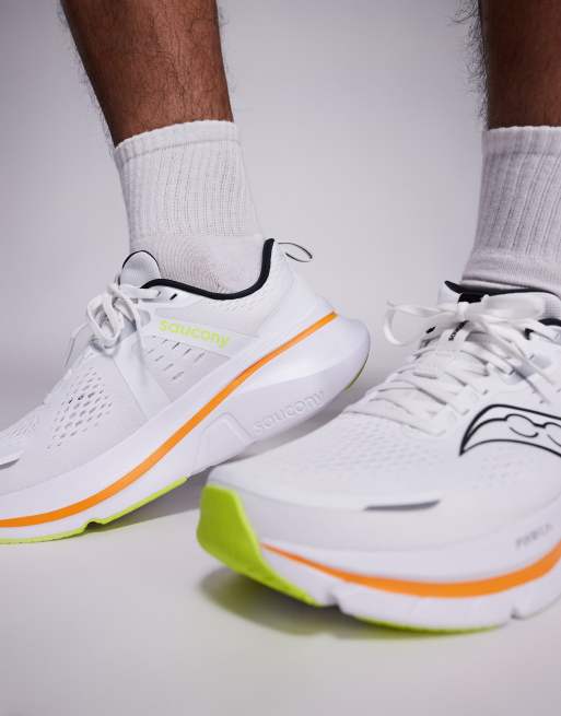 Zapatillas de deporte blancas y naranjas para correr Guide 18 de Saucony, 4 de 5