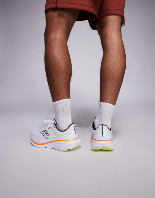 Zapatillas de deporte blancas y naranjas para correr Guide 18 de Saucony, 5 de 5