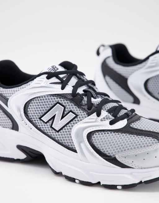 Zapatillas de deporte blancas y negras 530 de New Balance, 3 de 4