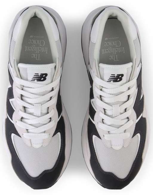 Zapatillas de deporte blancas y negras 57/40 de New Balance, 3 de 4
