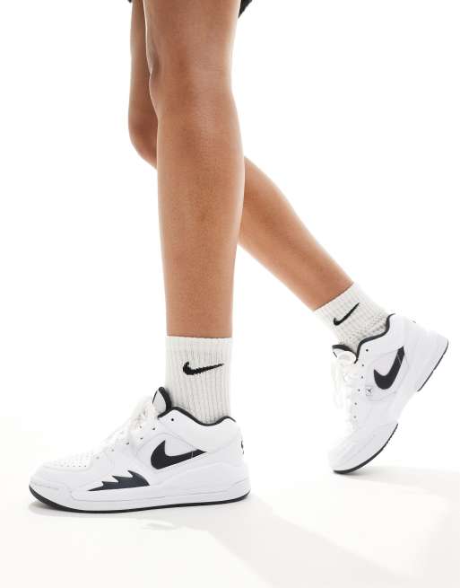 Zapatillas de deporte blancas y negras Air Jordan Stadium 90 de Nike, 3 de 5