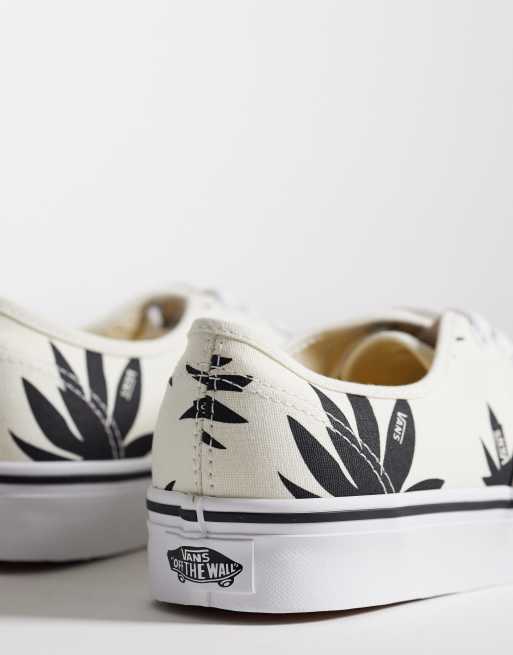 Zapatillas de deporte blancas y negras con estampado de hojas de Vans Authentic, 3 de 5