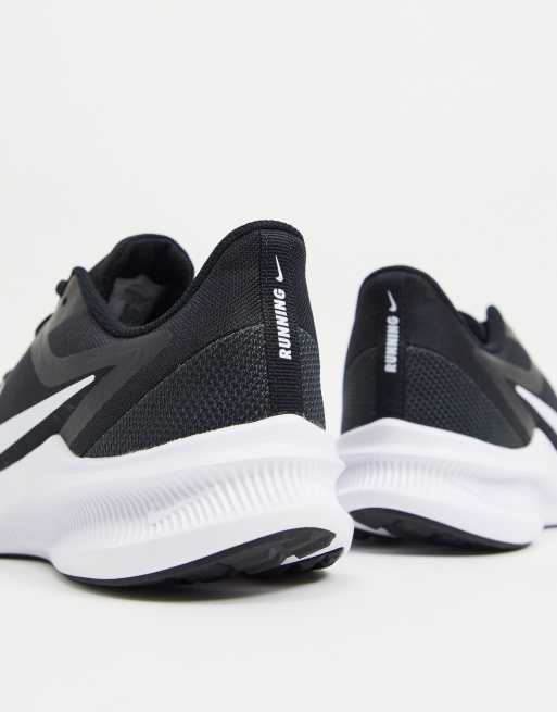 Zapatillas de deporte blancas y negras Downshifter 10 de Nike Running, 4 de 4