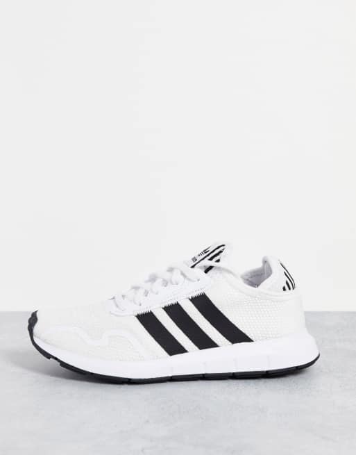 Zapatillas de deporte y negras Swift Run X de adidas Originals |