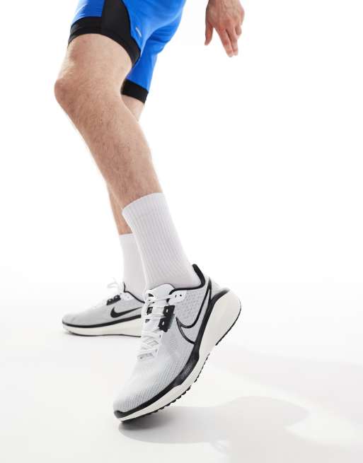 Zapatillas de deporte blancas y negras Vomero 17 de Nike Running, 4 de 5