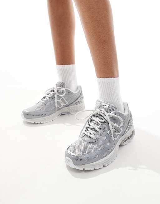Zapatillas de deporte blancas y plateadas 1906W de New Balance, 2 de 5