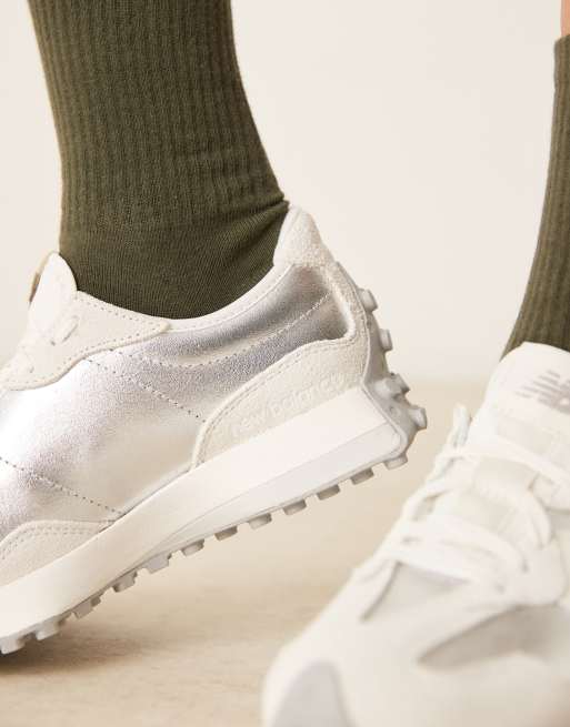 Zapatillas de deporte blancas y plateadas 327 de New Balance, 3 de 5