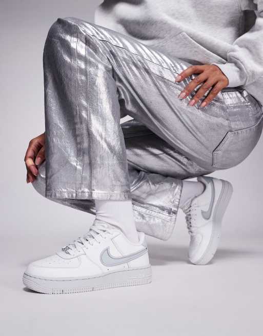 Zapatillas de deporte blancas y plateadas Air Force 1 Dance de Nike