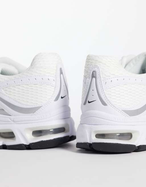 Zapatillas de deporte blancas y plateadas Air Max Moto 2K de Nike, 5 de 5
