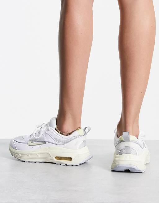 de deporte blancas y plateadas de ante Air de Nike | ASOS