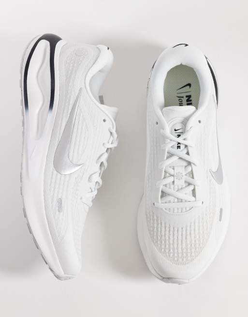 Zapatillas de deporte blancas y plateadas Journey Run de Nike Running, 3 de 5