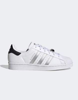 adidas blancas y plateadas