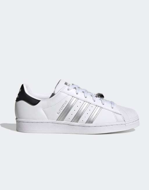 Zapatillas de deporte y plateadas Superstar de adidas | ASOS