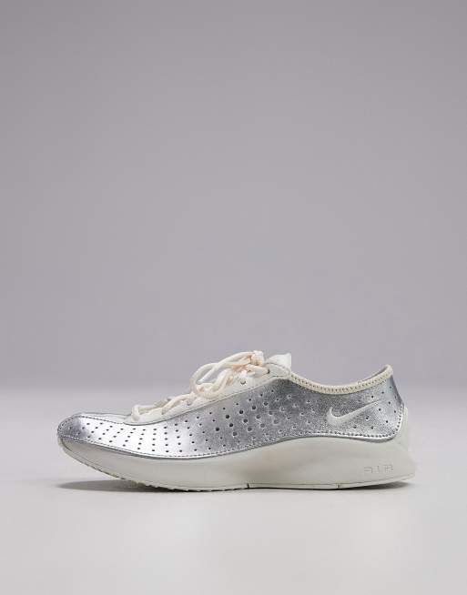 Zapatillas de deporte blancas y plateadas unisex Air Superfly de Nike, 2 de 4
