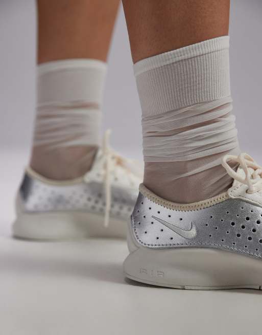 Zapatillas de deporte blancas y plateadas unisex Air Superfly de Nike, 4 de 4