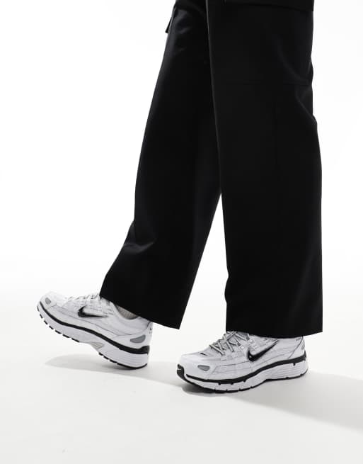Zapatillas de deporte blancas y plateado metalizado P-6000 de Nike , 3 de 5