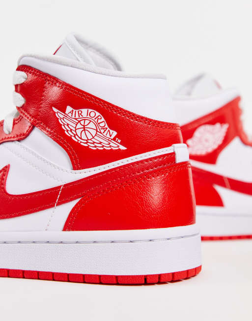 Zapatillas de deporte blancas y rojas Air Jordan 1 Mid de Jordan ASOS