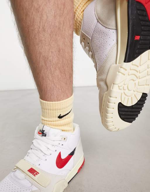 Zapatillas de deporte blancas y rojas Air Trainer 1 de Nike, 4 de 4