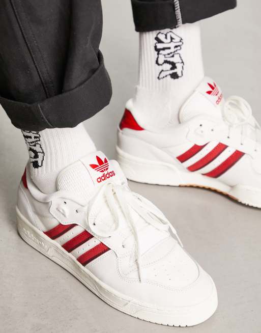 Adidas blancas 2024 con rojo