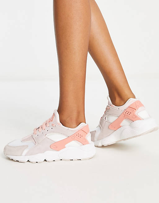 Zapatillas de deporte blancas rosa garanza Air Huarache de Nike | ASOS