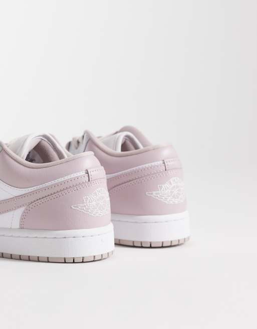 Zapatillas de deporte blancas y rosas Air Jordan 1 Low de Nike, 2 de 5