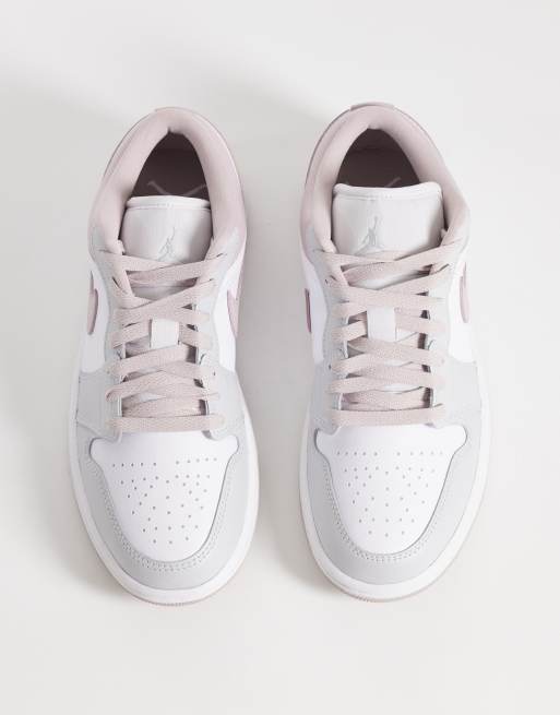 Zapatillas de deporte blancas y rosas Air Jordan 1 Low de Nike, 3 de 5