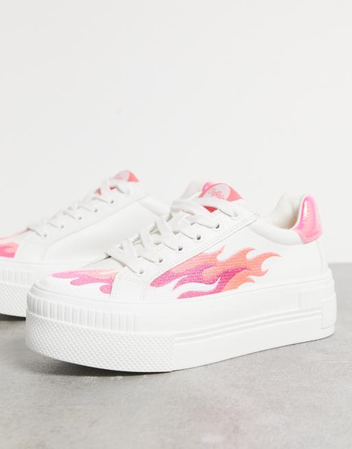 Zapatillas de deporte blancas y rosas con plataforma de material vegano Paired Flames de Buffalo  