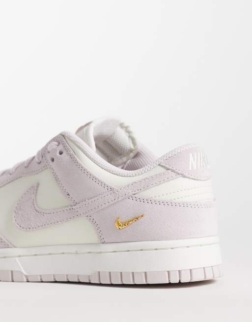 Zapatillas de deporte blancas y rosas Dunk Low de Nike, 2 de 5