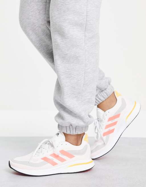 Zapatillas deporte blancas y de adidas Running | ASOS