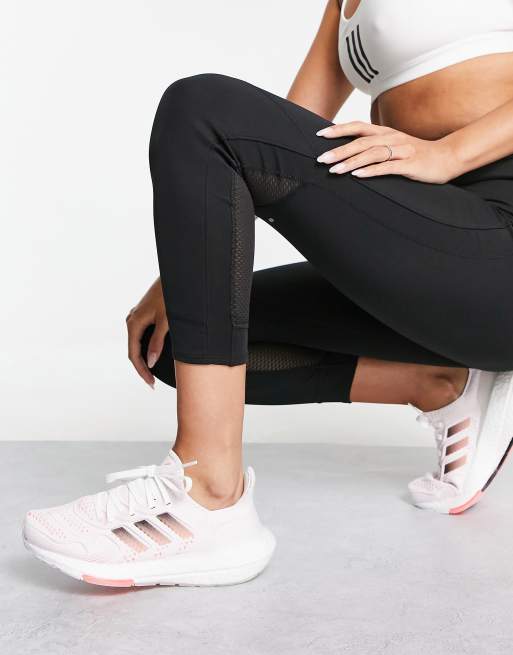 Zapatillas de deporte blancas y rosas Ultraboost 22 de adidas Running