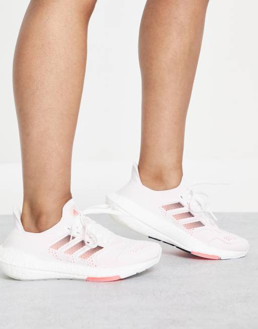Zapatillas de deporte blancas y rosas Ultraboost 22 de adidas Running, 4 de 4