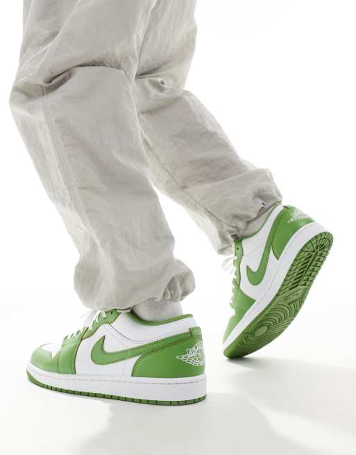 Zapatillas de deporte blancas y verdes Air Jordan 1 Low de Jordan, 5 de 5