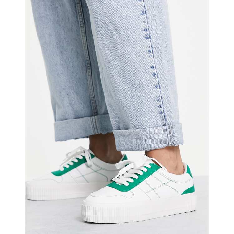 Zapatillas de deporte blancas y verdes con cordones y plataforma