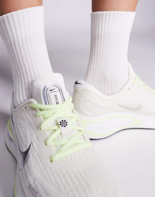 Zapatillas de deporte blancas y verdes Journey Run de Nike Running, 3 de 5