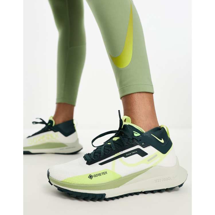 Zapatillas de deporte blancas y verdes ReactX Pegasus Trail 4 GORE TEX de Nike Running ASOS