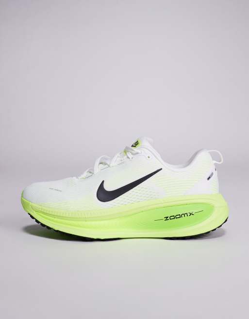 Zapatillas de deporte blancas y verdes Vomero 18 de Nike Running, 2 de 5