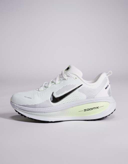 Zapatillas de deporte blancas y verdes Vomero 18 de Nike Running, 2 de 5
