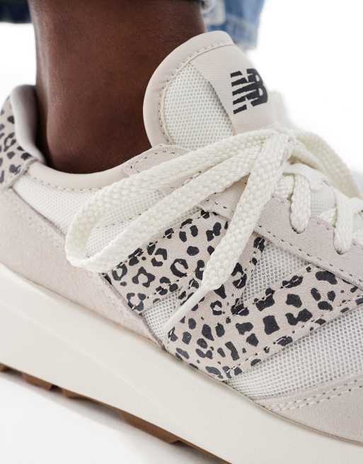 Zapatillas de deporte blanco hueso con estampado de leopardo 370 de New Balance, 4 de 5