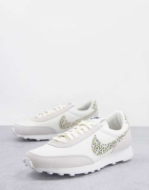 soplo perdí mi camino Custodio Zapatillas de deporte blanco hueso con estampado de leopardo Daybreak de  Nike | ASOS