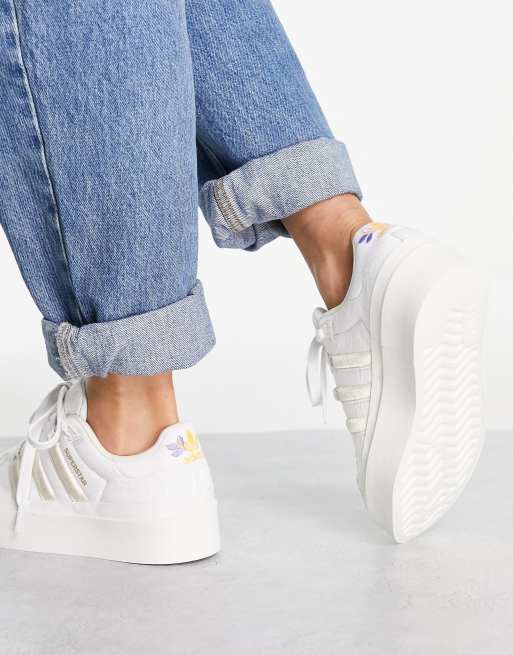 Polvo paralelo Cita Zapatillas de deporte blanco hueso con plataforma Superstar Bonega de adidas  Originals | ASOS