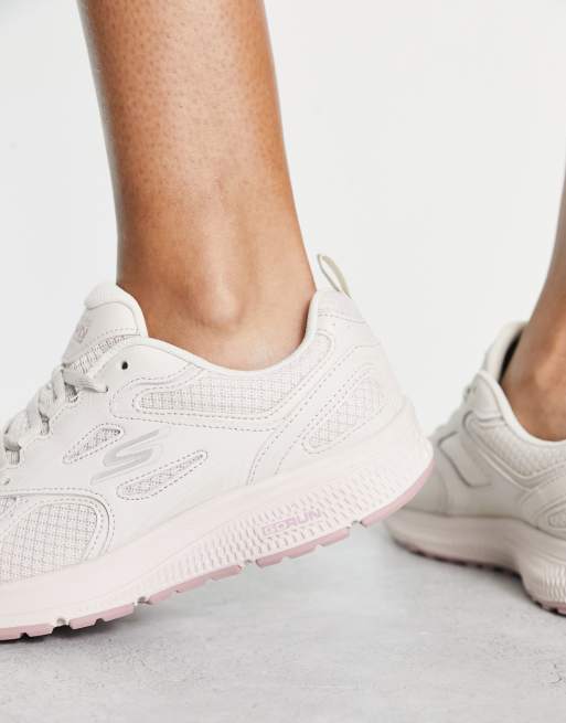 Zapatillas de deporte blanco hueso con suela gruesa y en contraste de mezcla de cuero Go Run de Skechers ASOS