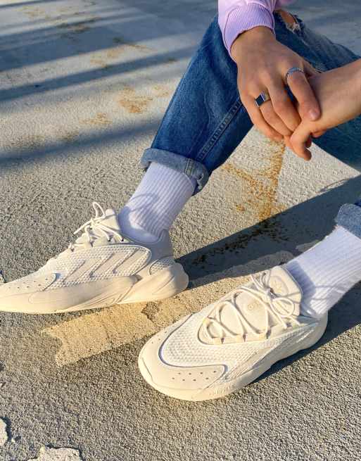 Zapatillas de deporte blanco hueso Ozelia de adidas Originals