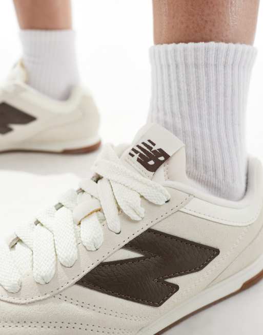 Zapatillas de deporte blanco hueso y marrones RC42 exclusivas en ASOS de New Balance ASOS