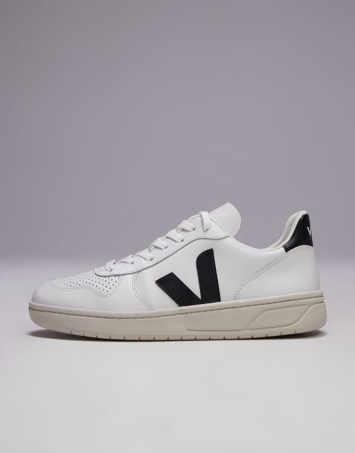Zapatillas de deporte blanco intenso y negras de cuero V-10 de VEJA, 2 de 5