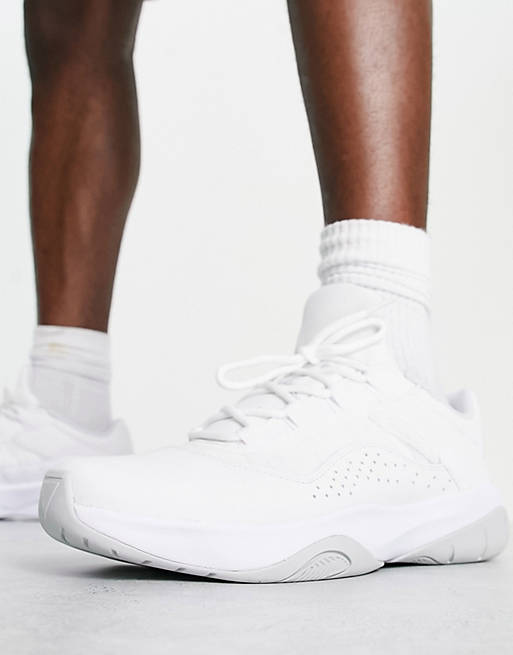liebre instante Renacimiento Zapatillas de deporte blanco triple Air Jordan 11 CMFT Low de Nike Jordan |  ASOS