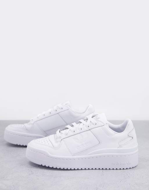 aeropuerto águila Larva del moscardón Zapatillas de deporte blanco triple Forum Bold de adidas Originals | ASOS