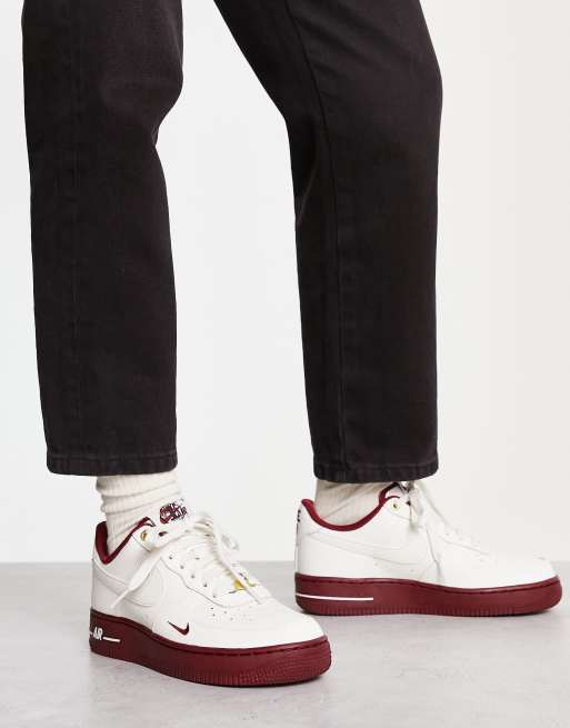 Zapatillas de deporte blanco y rojo equipo del 40.º aniversario Air Force 1 '07 de Nike | ASOS